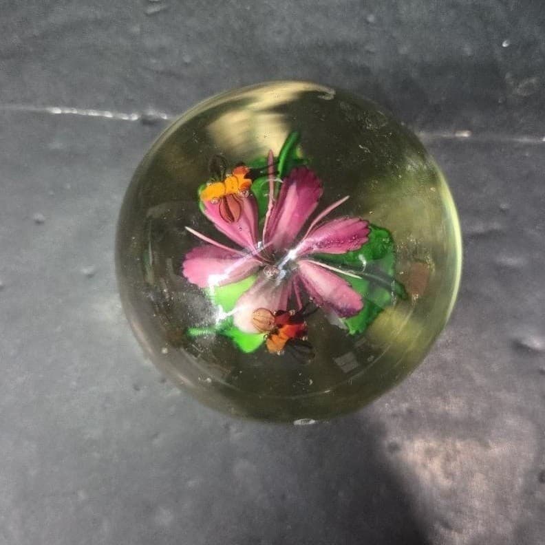 Silvestri Art Glass Paperweight, Purple Flower with Two Bees, Vintage Sculpture - Thumbnail 6