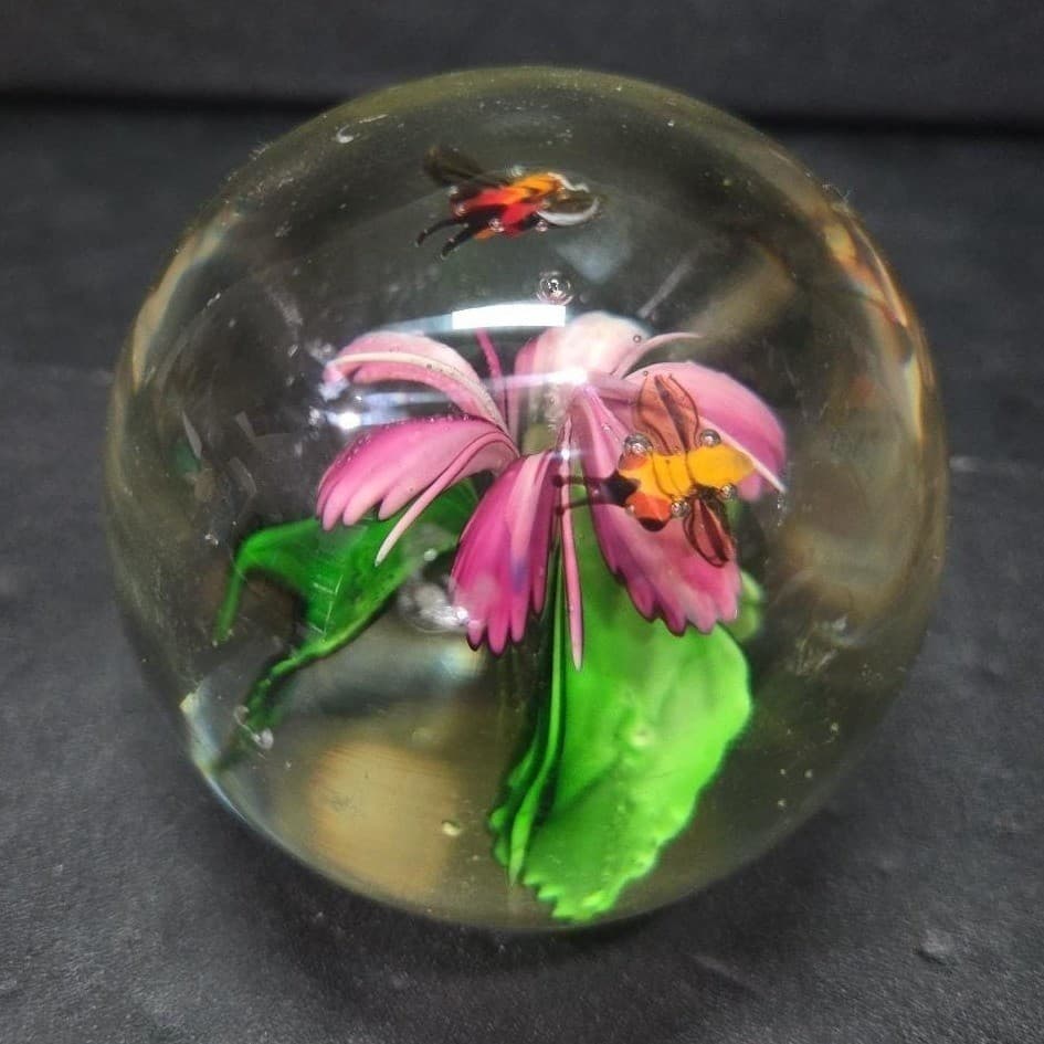 Silvestri Art Glass Paperweight, Purple Flower with Two Bees, Vintage Sculpture - Thumbnail 10