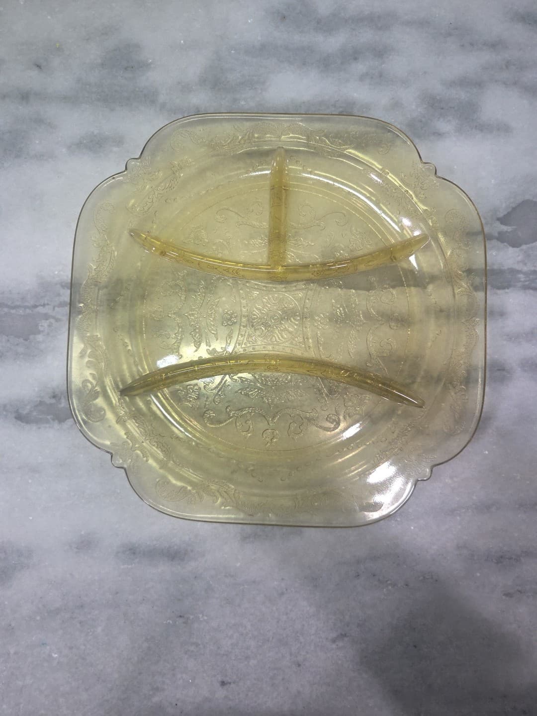 Federal Madrid Depression Glass Plate, 4-Part Divided Amber Yellow 10.25" Plate - Thumbnail 2