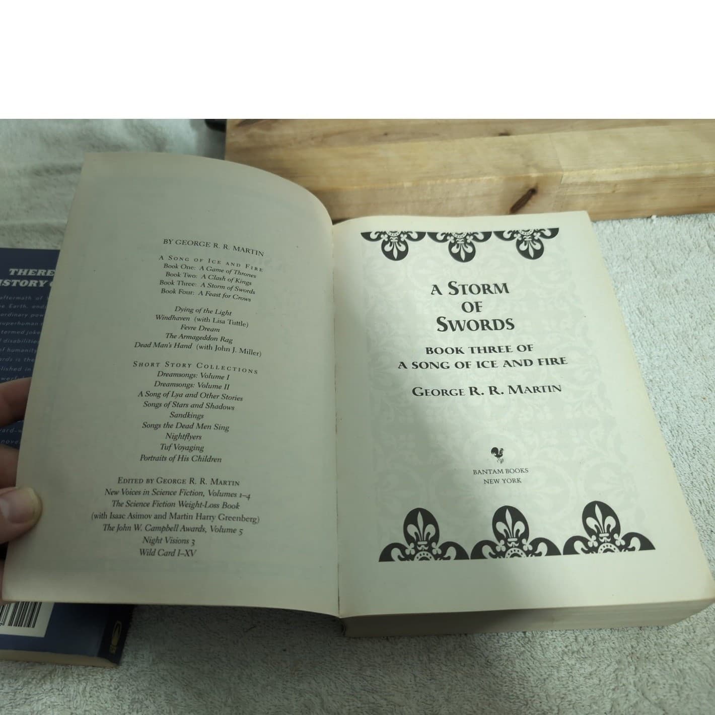 George R.R. Martin Paperback Book Lot, Wild Cards I & A Storm of Swords - Thumbnail 8