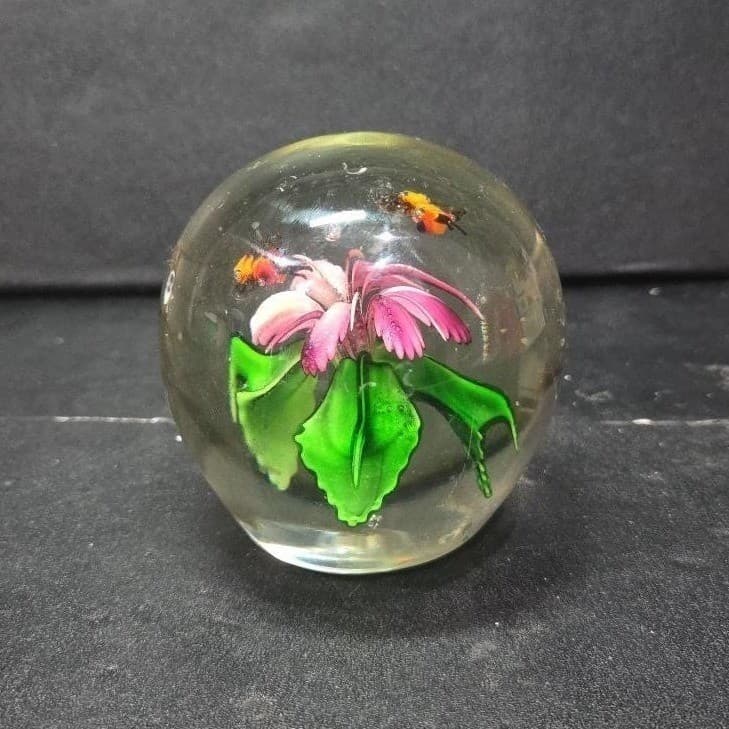 Silvestri Art Glass Paperweight, Purple Flower with Two Bees, Vintage Sculpture - Thumbnail 4