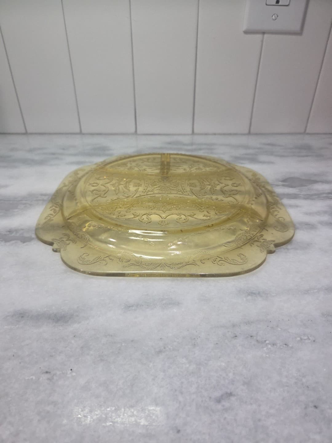 Federal Madrid Depression Glass Plate, 4-Part Divided Amber Yellow 10.25" Plate - Thumbnail 7