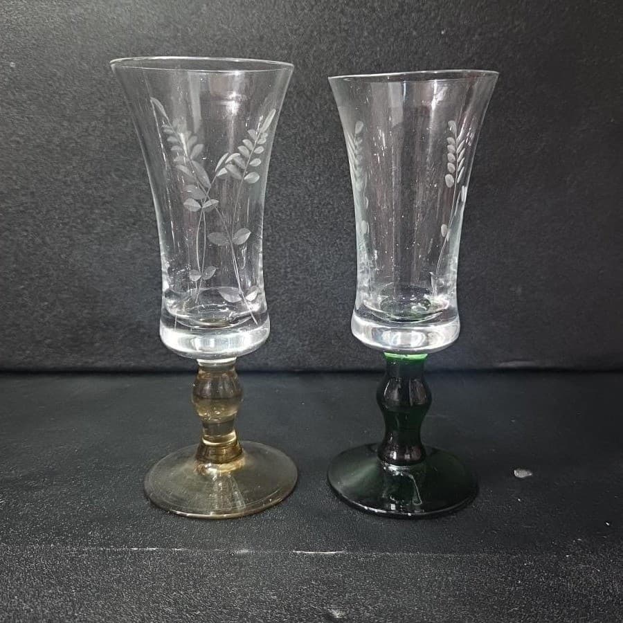 Etched Leaves Champagne Glasses, Set of 2, Green & Yellow Stem, Vintage Stemware - Thumbnail 2