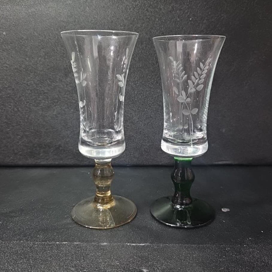 Etched Leaves Champagne Glasses, Set of 2, Green & Yellow Stem, Vintage Stemware - Thumbnail 3