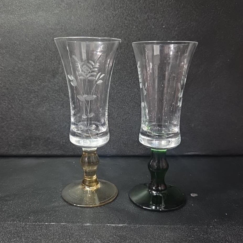 Etched Leaves Champagne Glasses, Set of 2, Green & Yellow Stem, Vintage Stemware - Thumbnail 4