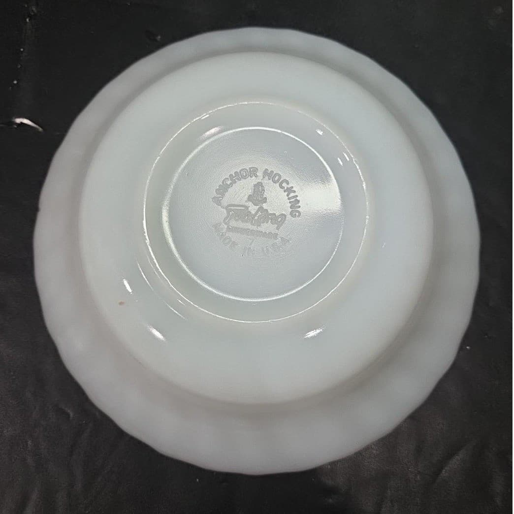 Anchor Hocking Suburbia Swirl Milk Glass Bowls, Set of 4, Gold Rim, Replacements - Thumbnail 4
