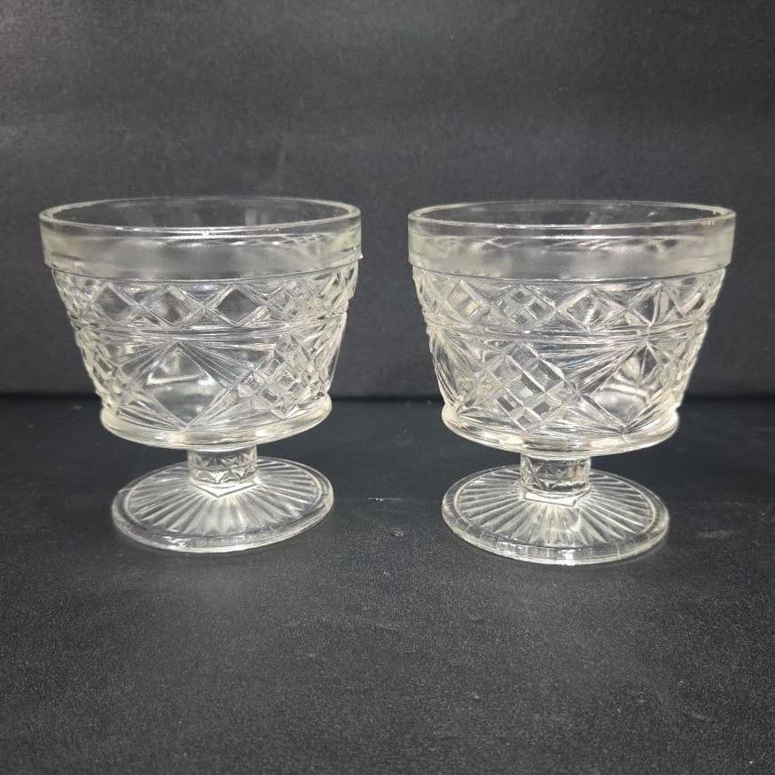 Hazel Atlas Gothic Sherbet Glasses, Set of 2, Peanut Butter Glass Dessert Dishes - Thumbnail 3