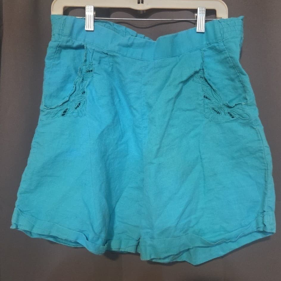 Orient Pearl Turquoise Embroidered High Waisted Shorts, Woman's Size 11/12 - Thumbnail 3