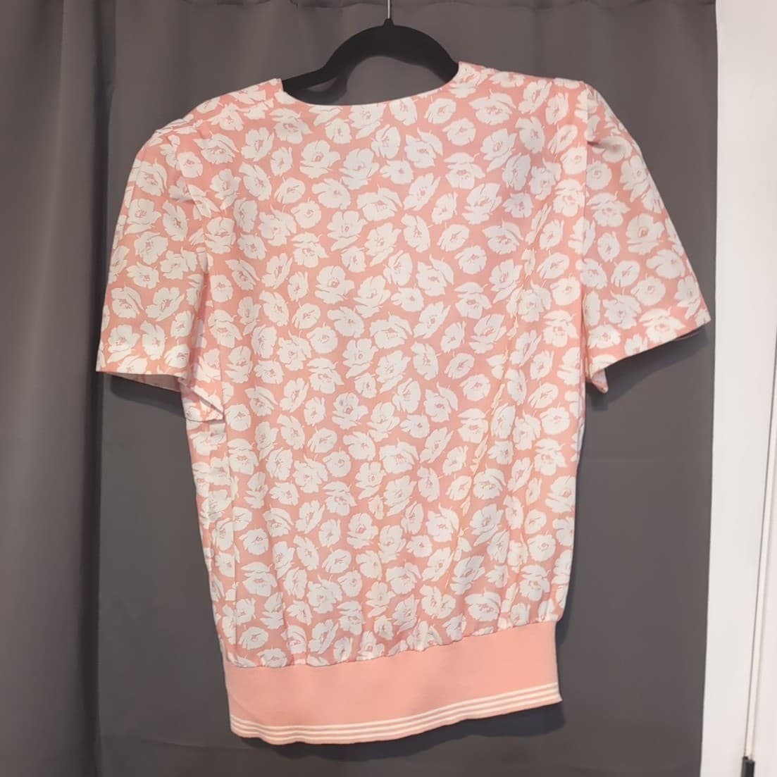 CB Collections Vintage Peach Floral V-Neck Blouse, Woman's Size 14.5 Top - Thumbnail 4