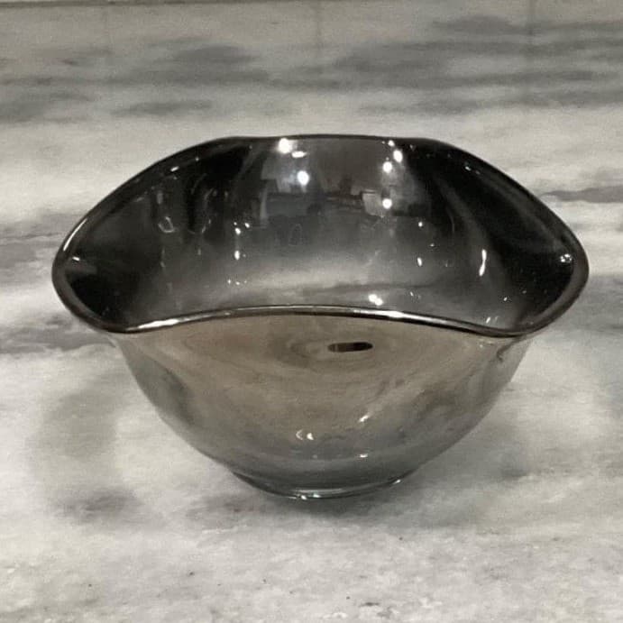Vitreon Queens Lusterware Silver Ombre Triangle Bowls, Set of 4, Vtg Dinnerware - Thumbnail 3