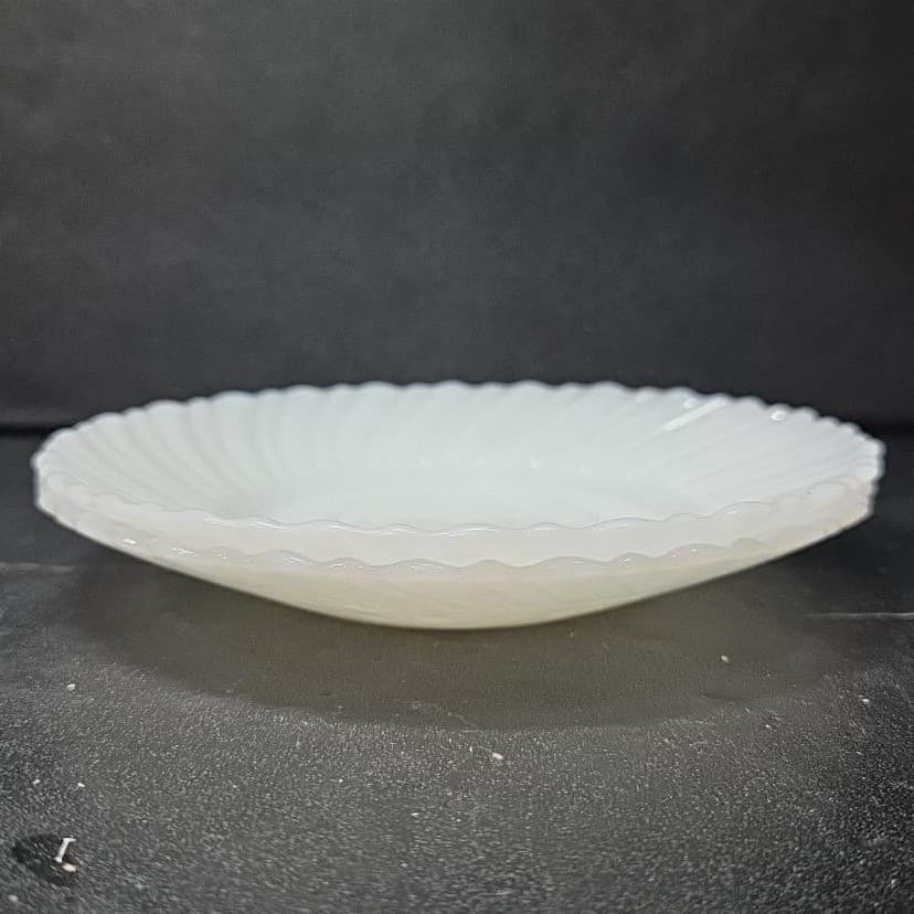 Termocrisa Milk Glass Bread Plates, Translucent Swirl Plates, Vintage Set of 2 - Thumbnail 8