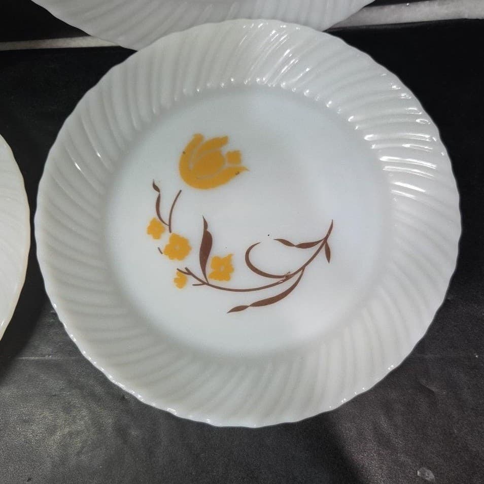 Termocrisa Milk Glass Dinner Plates, Set of 4, Vintage Yellow Floral Dinnerware - Thumbnail 3