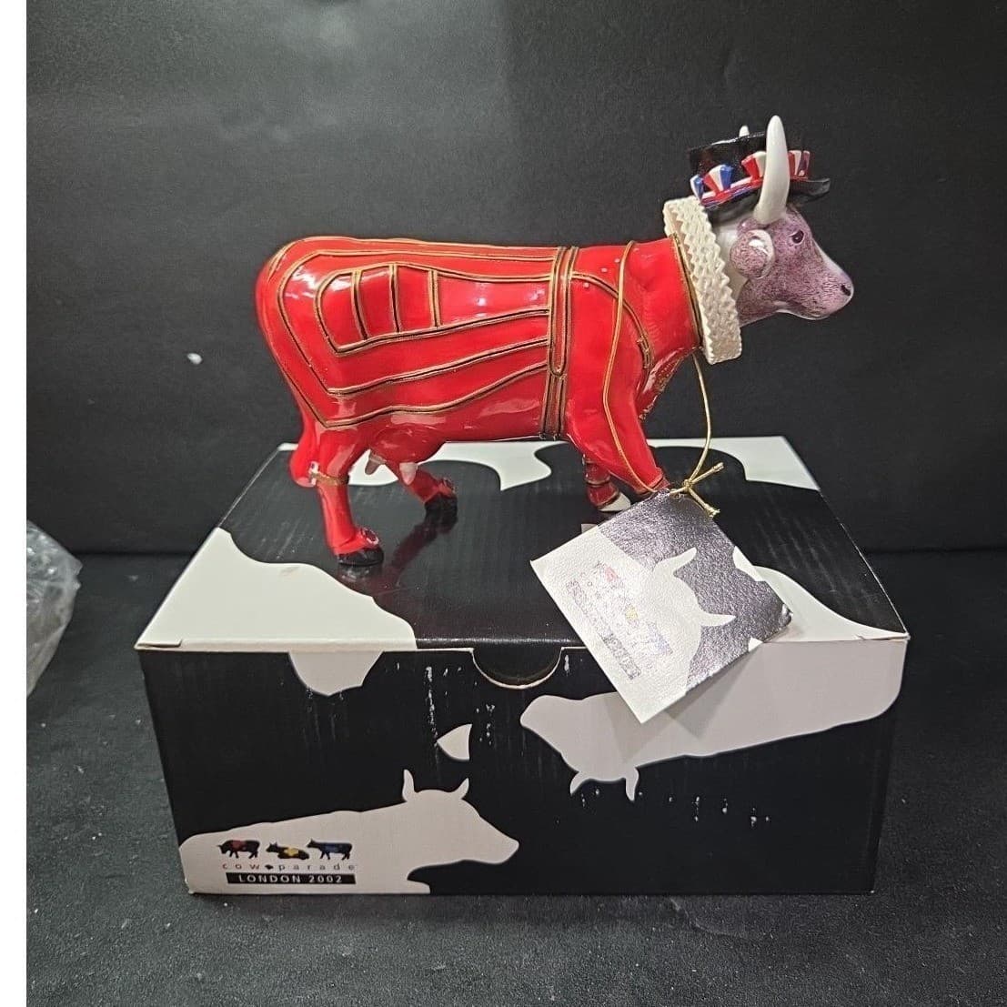 Cow Parade Beefeater It Ain't Natural Figurine, Westland Giftware, #6000 Box/Tag - Thumbnail 5