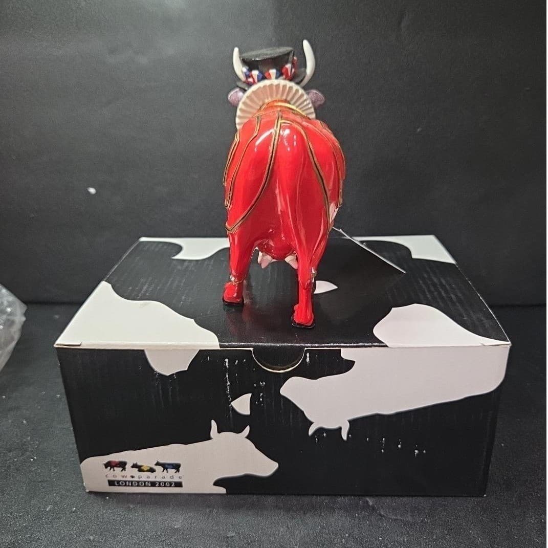 Cow Parade Beefeater It Ain't Natural Figurine, Westland Giftware, #6000 Box/Tag - Thumbnail 6