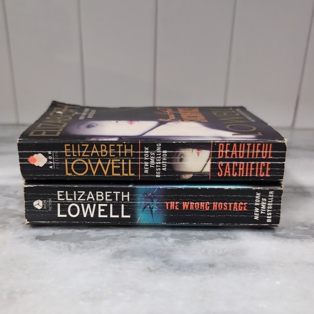 Elizabeth Lowell Paperback Book Lot, The Wrong Hostage & Beautiful Sacrifice - Thumbnail 2