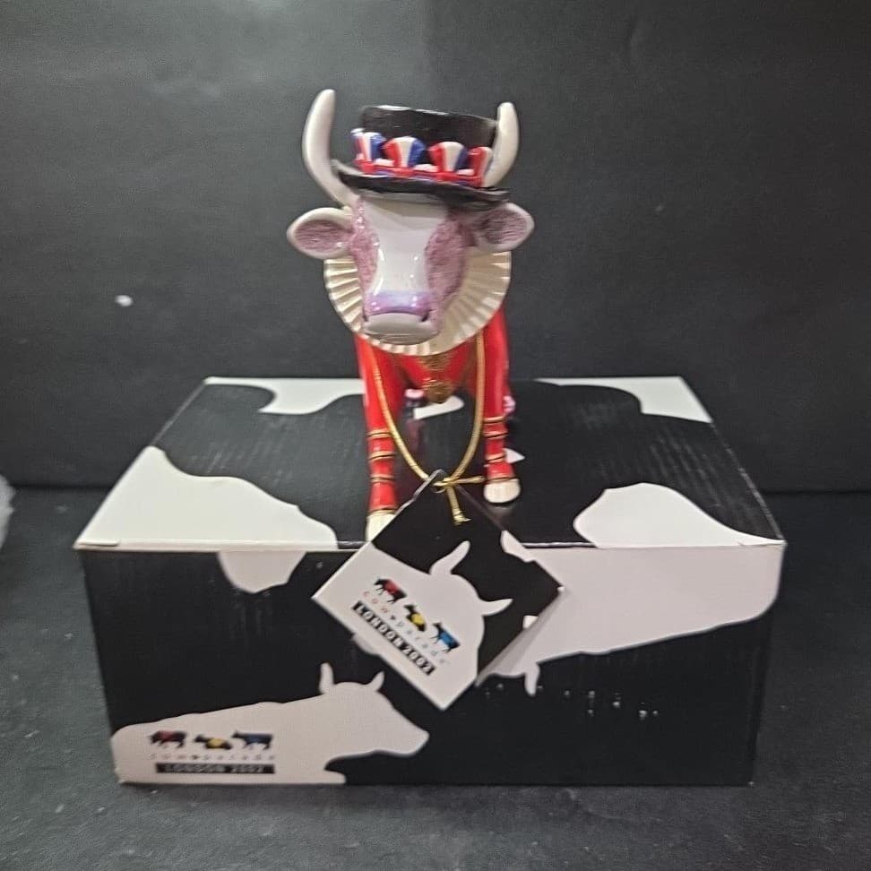 Cow Parade Beefeater It Ain't Natural Figurine, Westland Giftware, #6000 Box/Tag - Thumbnail 3
