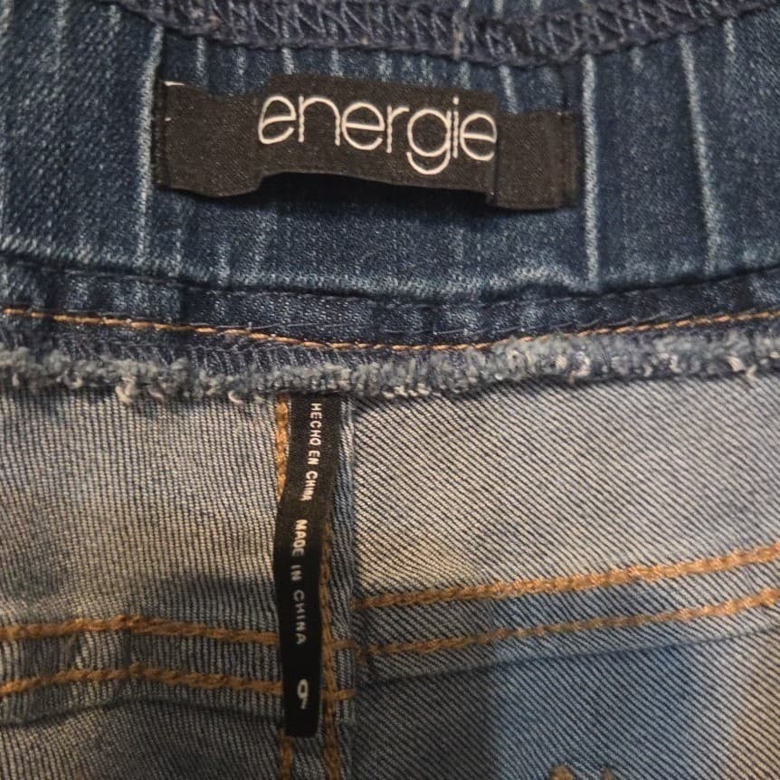 Energie Denim Bermuda Shorts, Medium Wash Elastic Waist, Woman's Size 9, Raw Hem - Thumbnail 5