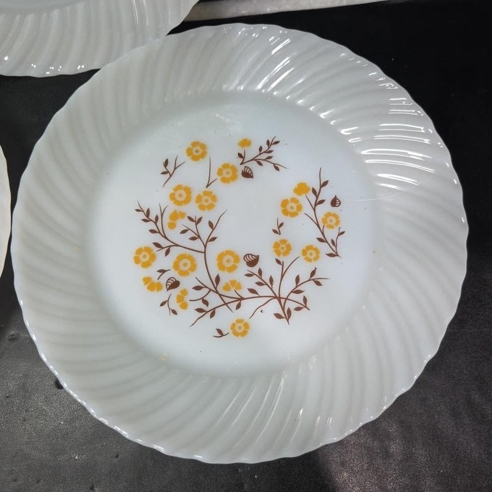 Termocrisa Milk Glass Dinner Plates, Set of 3, Vintage Yellow Floral Design - Thumbnail 3