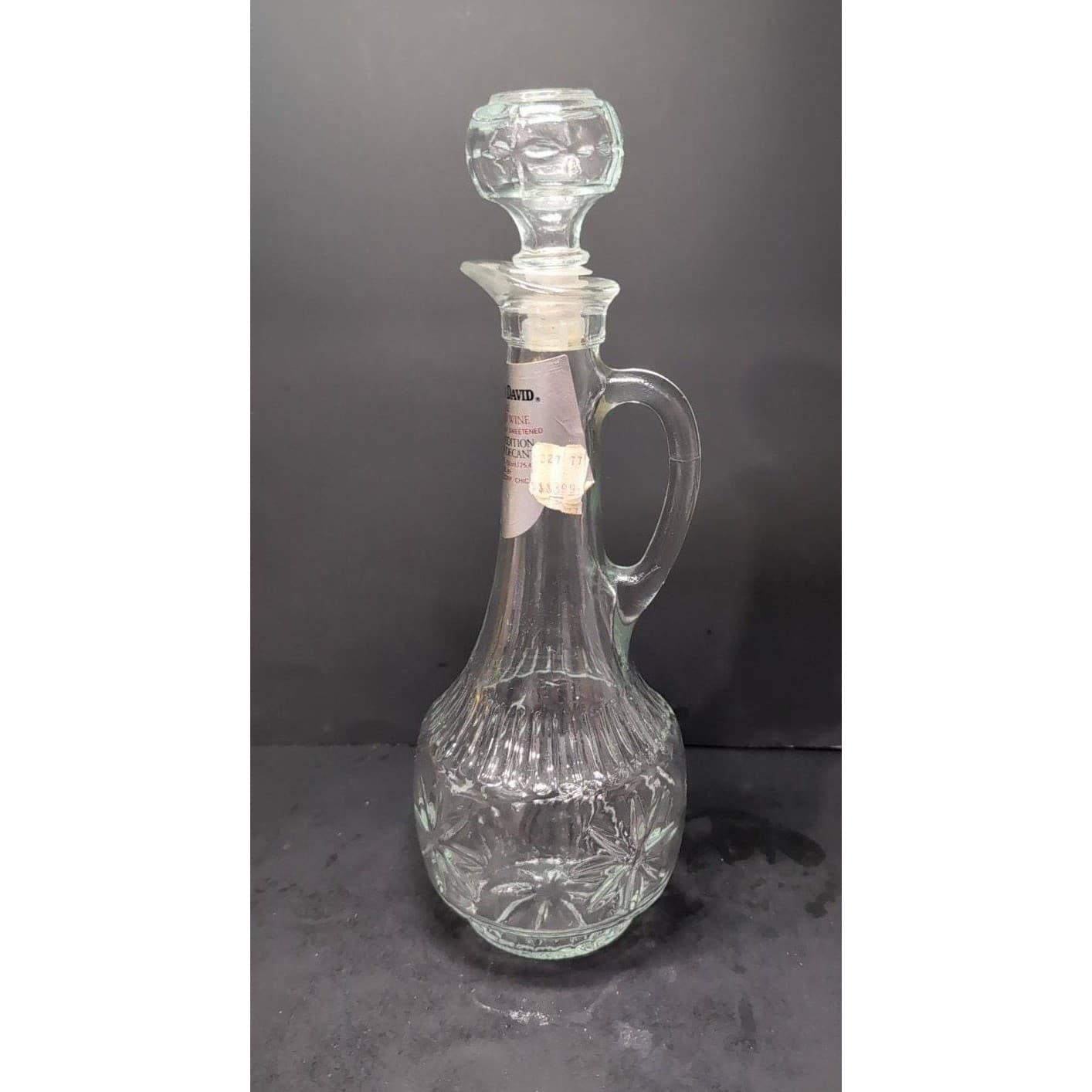 Mogen David Collector's Empty Clear Wine Decanter, 3rd Series Limited Edition - Thumbnail 3