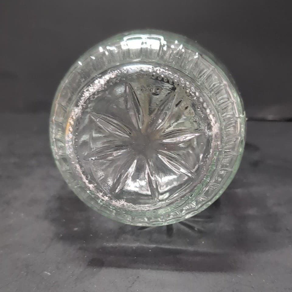 Mogen David Collector's Empty Clear Wine Decanter, 3rd Series Limited Edition - Thumbnail 9