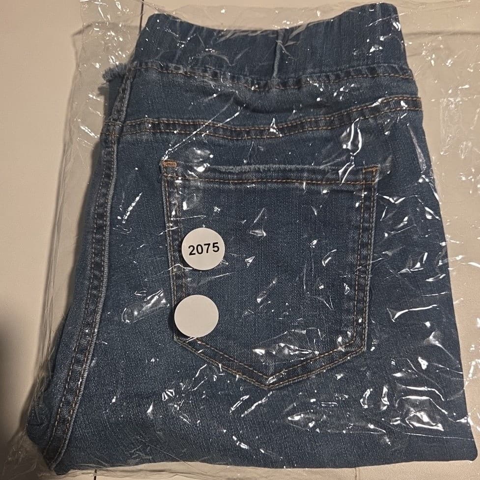 Energie Denim Bermuda Shorts, Medium Wash Elastic Waist, Woman's Size 9, Raw Hem - Thumbnail 8