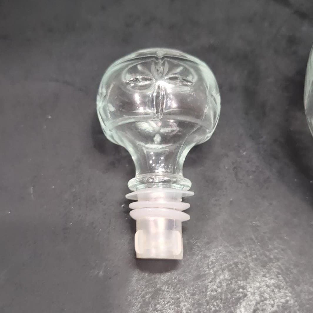 Mogen David Collector's Empty Clear Wine Decanter, 3rd Series Limited Edition - Thumbnail 6