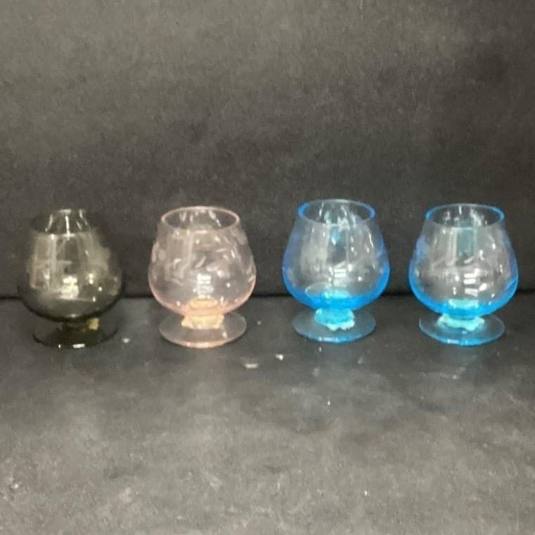 UCagco Etched Glass Mini Brandy Snifters, Set of 4, Vintage Multicolored Glasses - Thumbnail 4