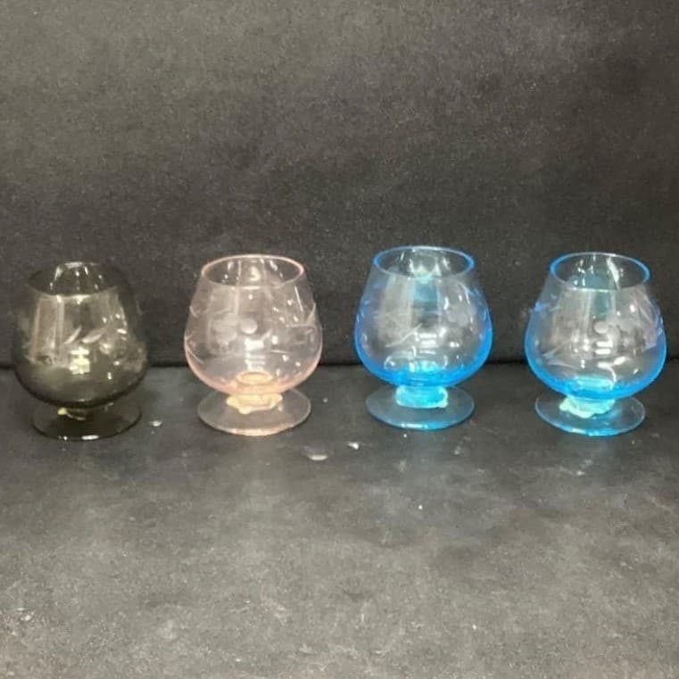 UCagco Etched Glass Mini Brandy Snifters, Set of 4, Vintage Multicolored Glasses - Thumbnail 5