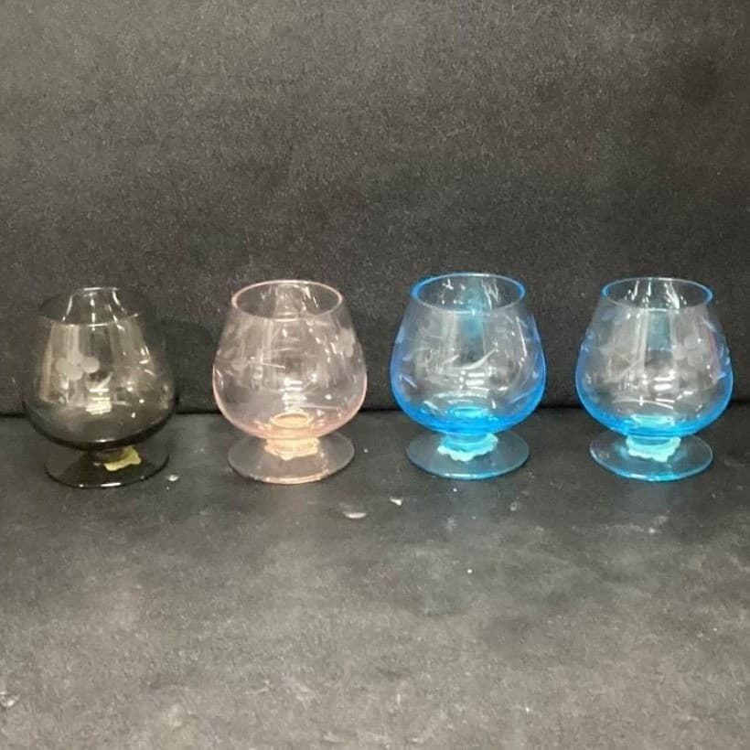 UCagco Etched Glass Mini Brandy Snifters, Set of 4, Vintage Multicolored Glasses - Thumbnail 3