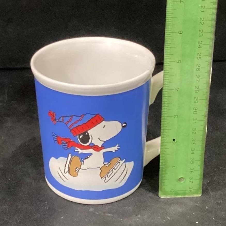 Peanuts Charlie Brown "Open Me First" & "Snoopy Ice Skating Winter" Mug Set of 2 - Thumbnail 6