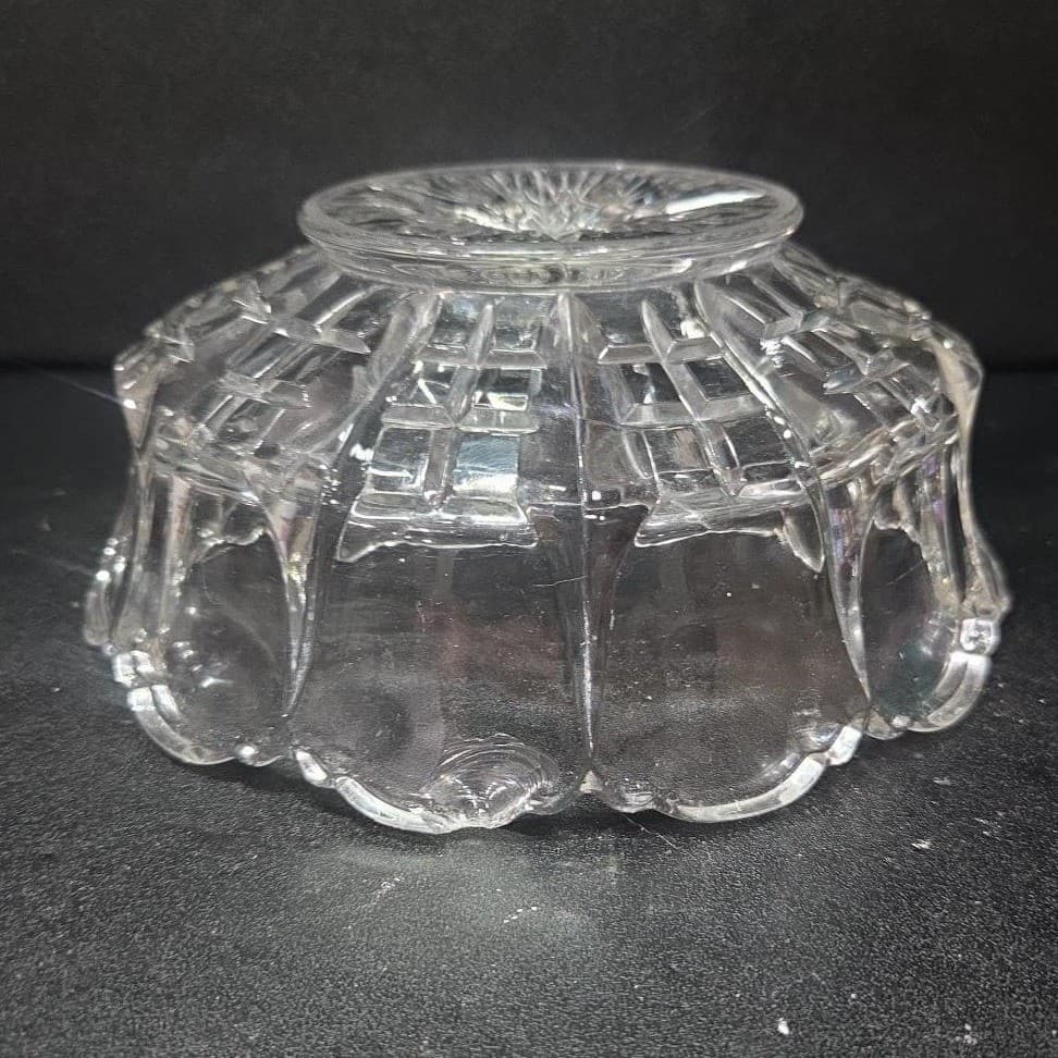 Tarentum Glass Verona Design Serving Bowl, Vintage Clear Glassware, Centerpiece - Thumbnail 7