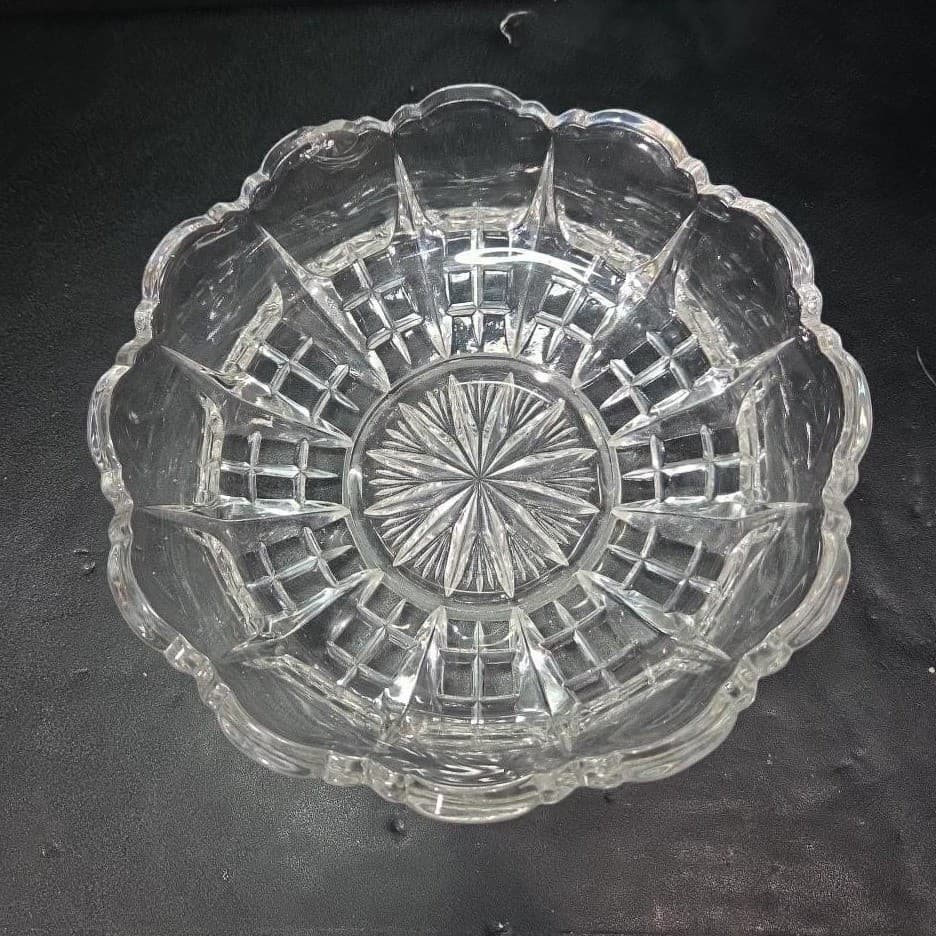 Tarentum Glass Verona Design Serving Bowl, Vintage Clear Glassware, Centerpiece - Thumbnail 3
