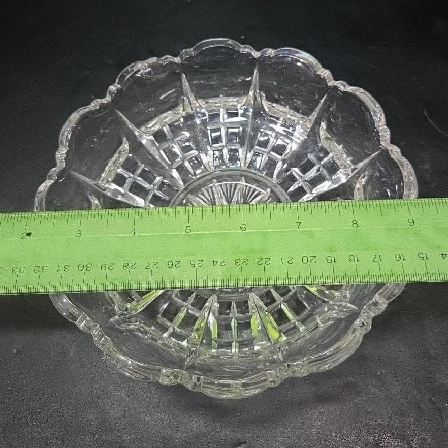 Tarentum Glass Verona Design Serving Bowl, Vintage Clear Glassware, Centerpiece - Thumbnail 5