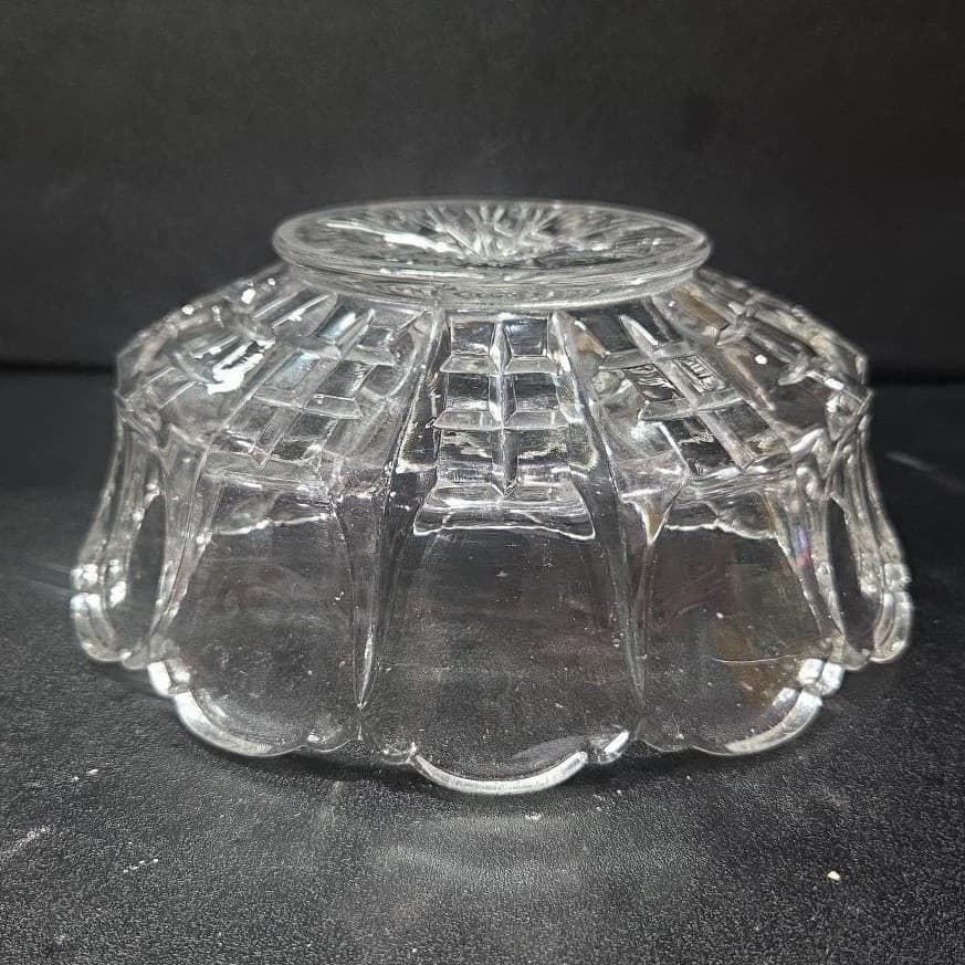 Tarentum Glass Verona Design Serving Bowl, Vintage Clear Glassware, Centerpiece - Thumbnail 9