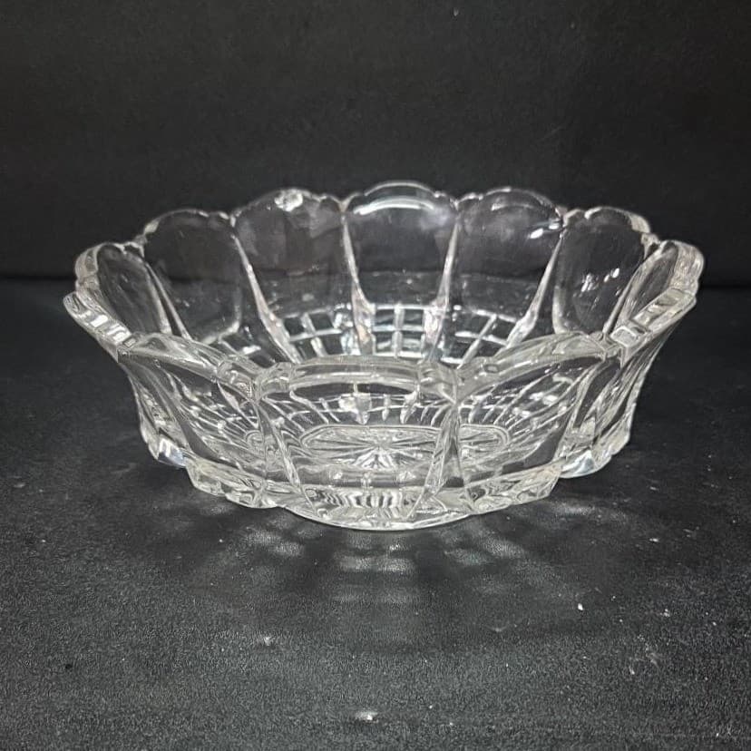 Tarentum Glass Verona Design Serving Bowl, Vintage Clear Glassware, Centerpiece - Thumbnail 2
