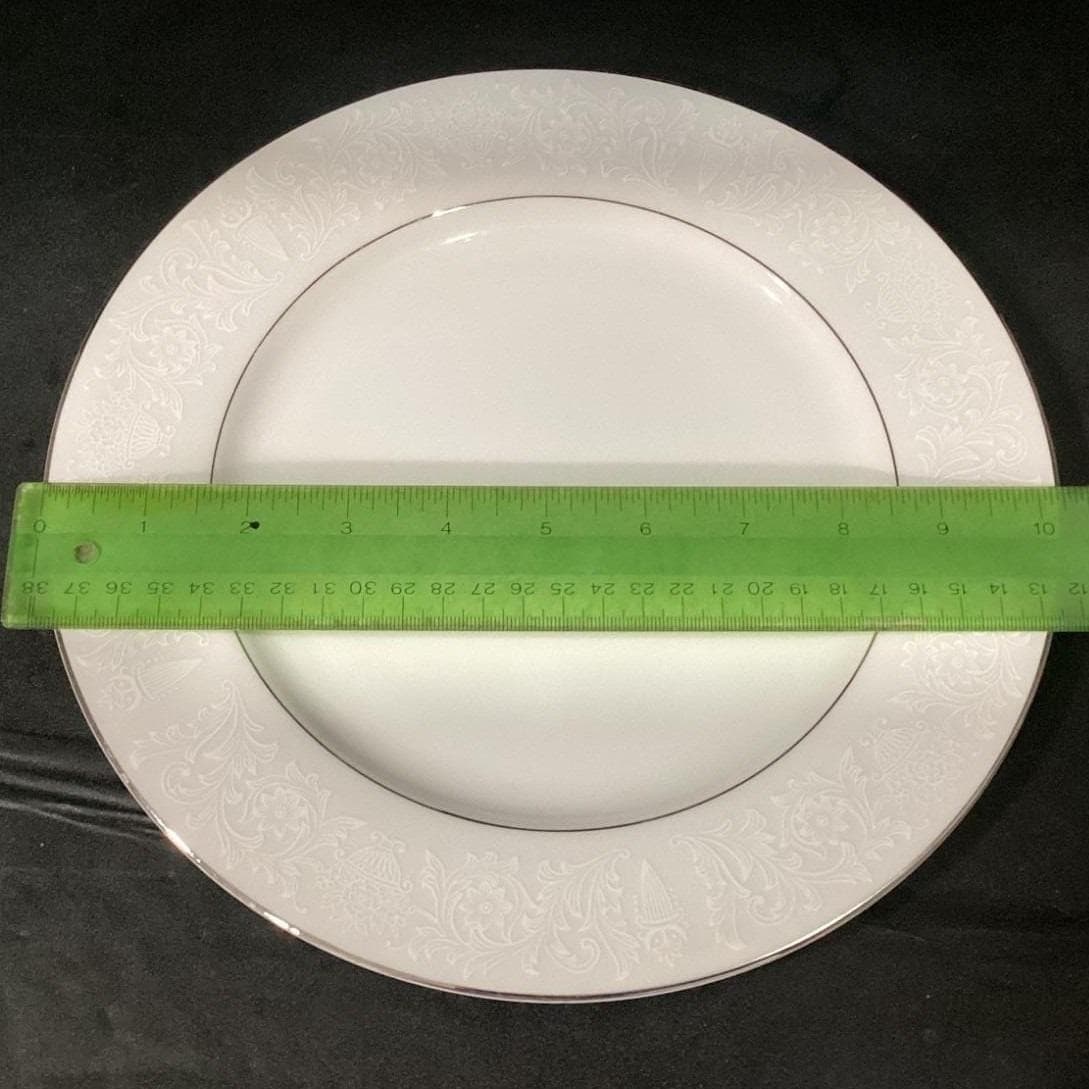 Crown Victoria "Lovelace" Dinner Plates, Set of 4, Platinum Trim, Vintage China - Thumbnail 2