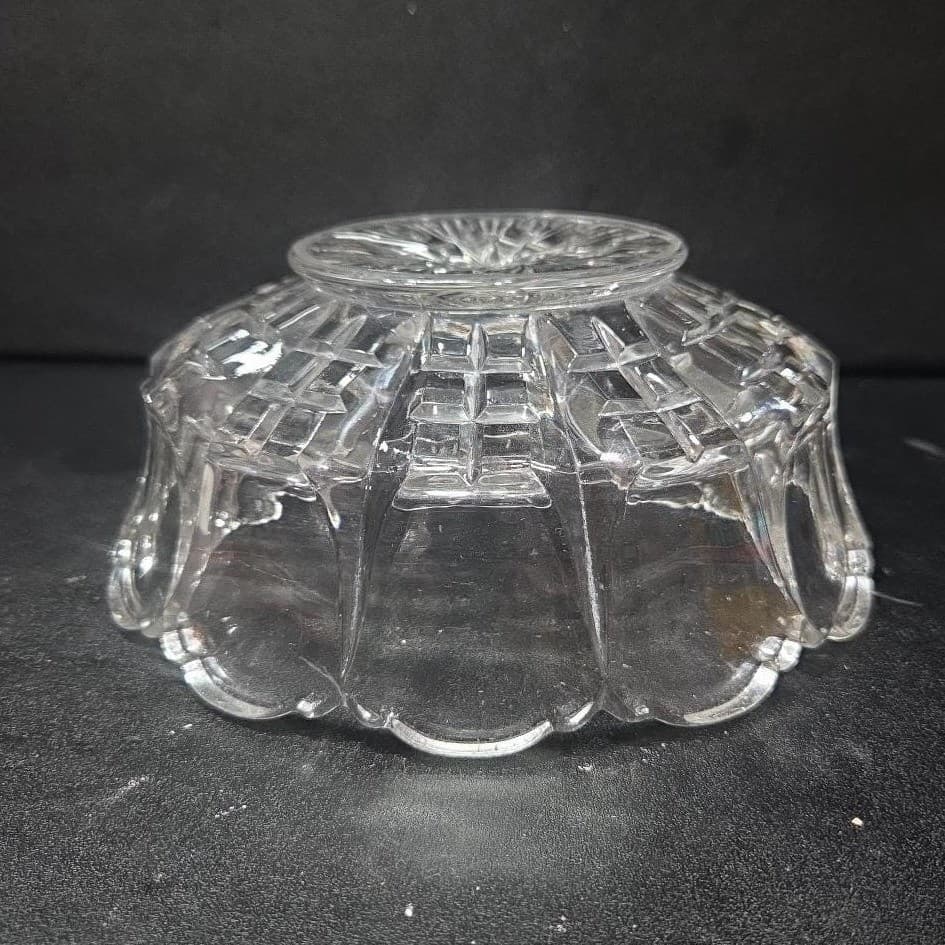 Tarentum Glass Verona Design Serving Bowl, Vintage Clear Glassware, Centerpiece - Thumbnail 8