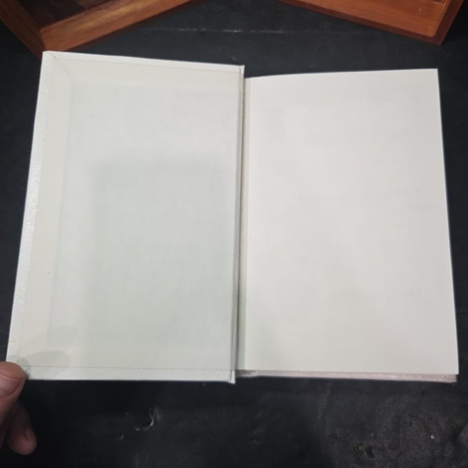 Vintage Memorial Edition Holy Bible Protestant KJV White Wood Display Case 1992 - Thumbnail 3
