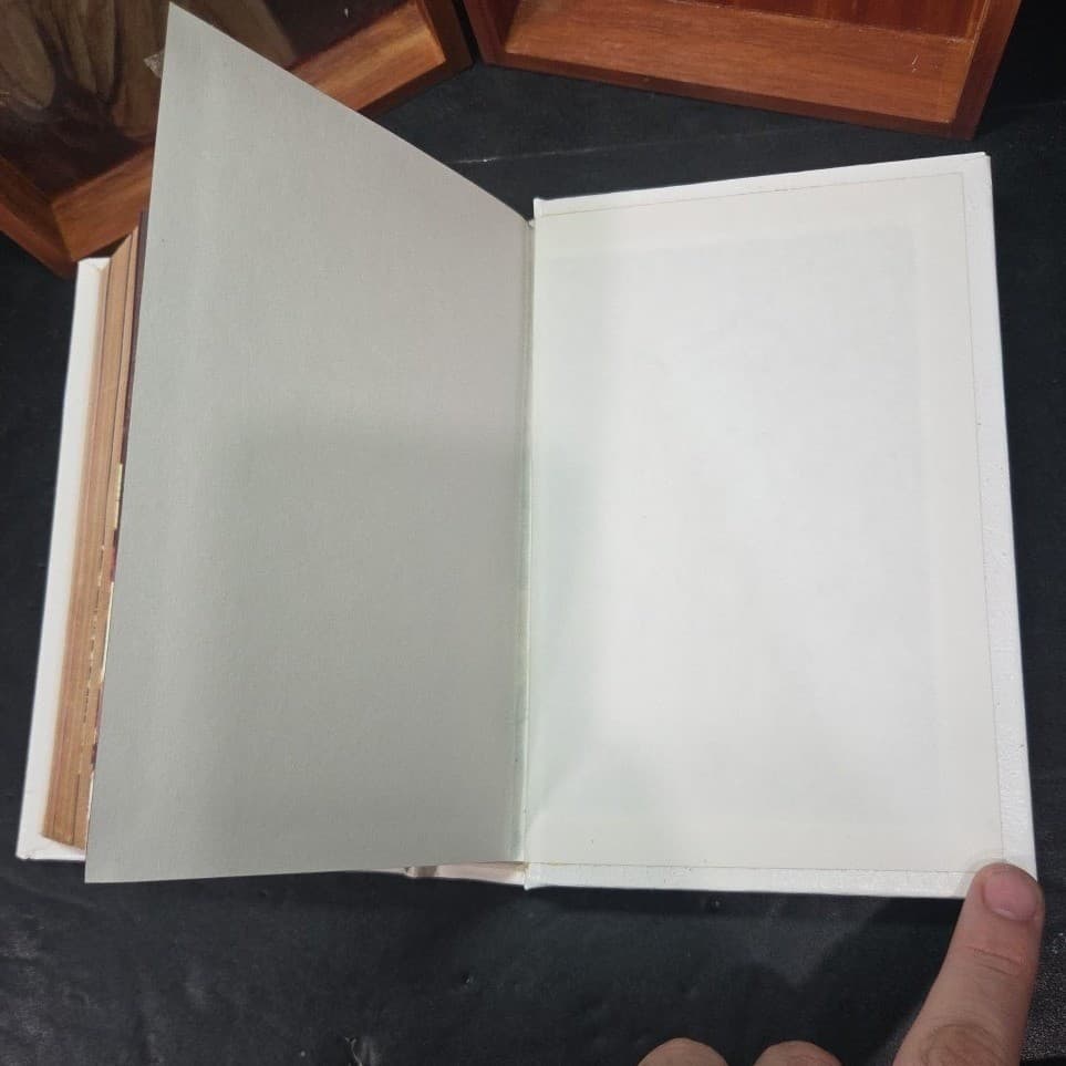 Vintage Memorial Edition Holy Bible Protestant KJV White Wood Display Case 1992 - Thumbnail 8