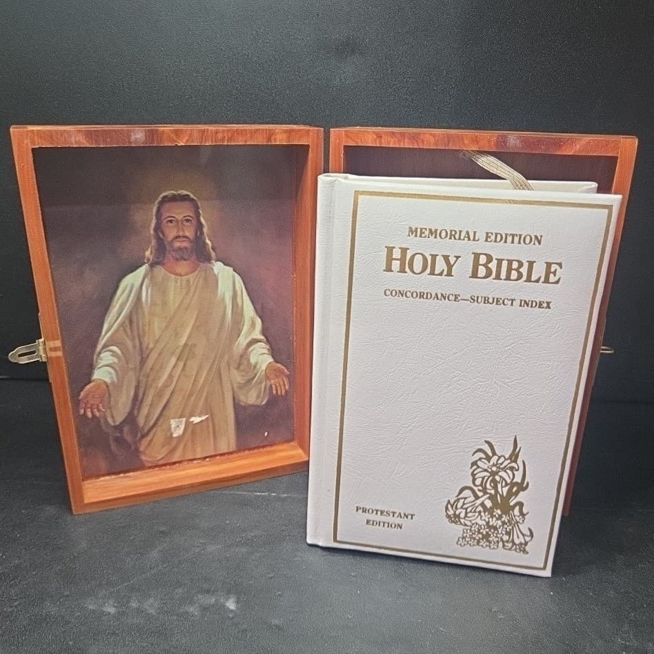 Vintage Memorial Edition Holy Bible Protestant KJV White Wood Display Case 1992 - Thumbnail 2