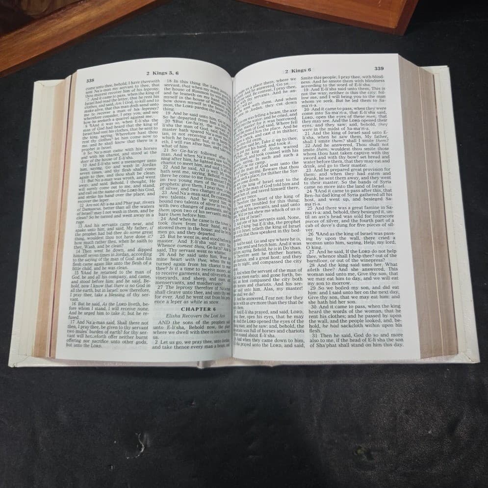 Vintage Memorial Edition Holy Bible Protestant KJV White Wood Display Case 1992 - Thumbnail 7