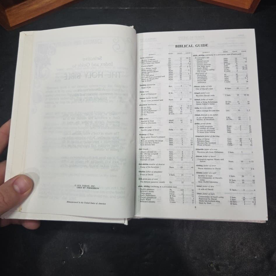 Vintage Memorial Edition Holy Bible Protestant KJV White Wood Display Case 1992 - Thumbnail 6