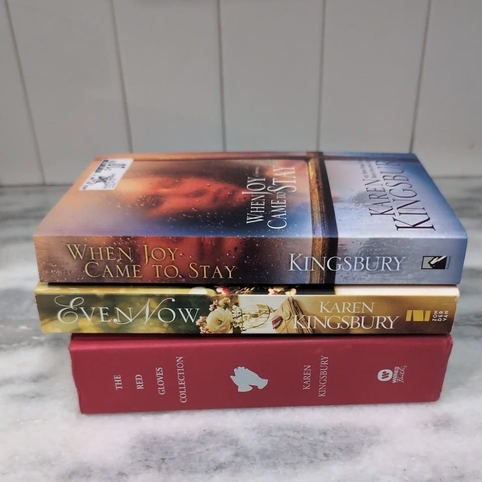 Karen Kingsbury Book Lot When Joy Came To Stay Even Now Red Gloves Collection - Thumbnail 2