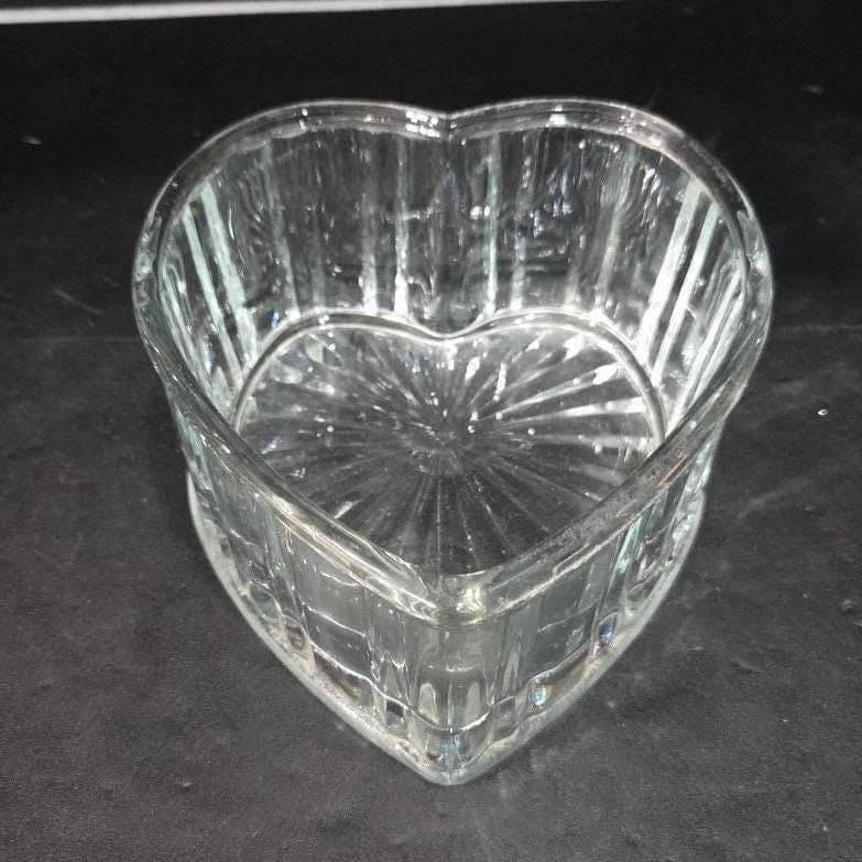 Libbey Style Ribbed Heart Glass Bowl, Starburst Pattern, Heavy Clear Glassware - Thumbnail 7