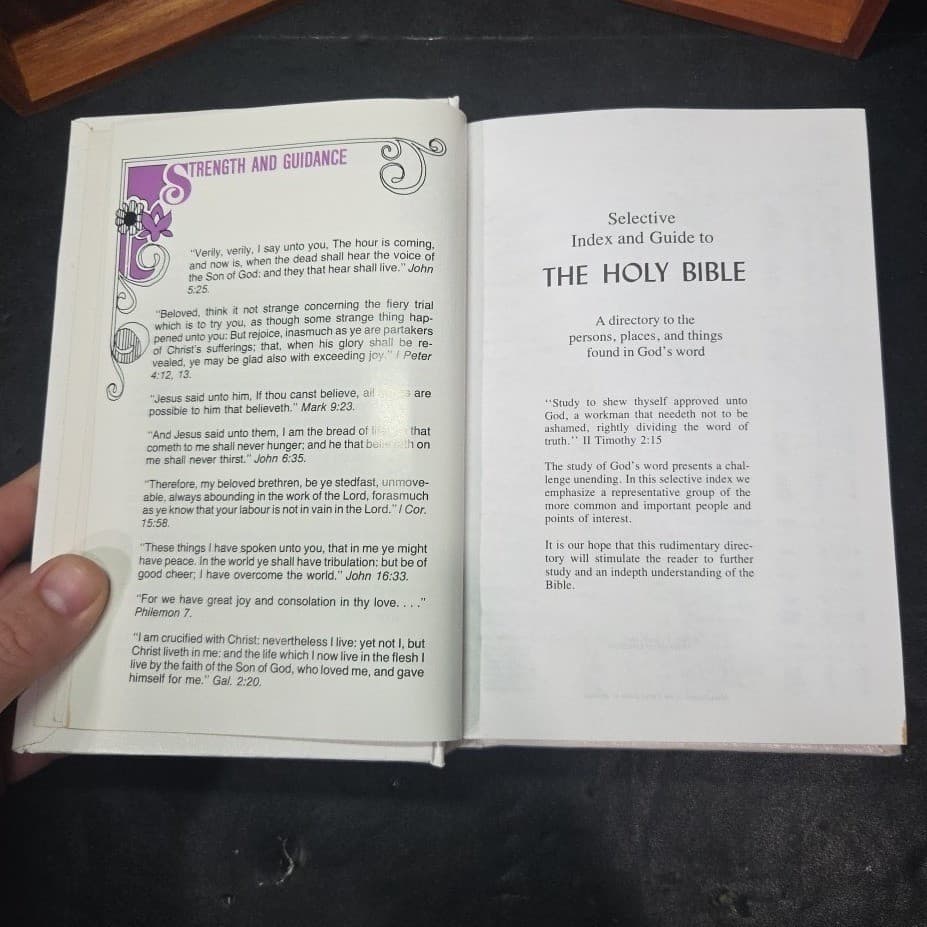 Vintage Memorial Edition Holy Bible Protestant KJV White Wood Display Case 1992 - Thumbnail 5
