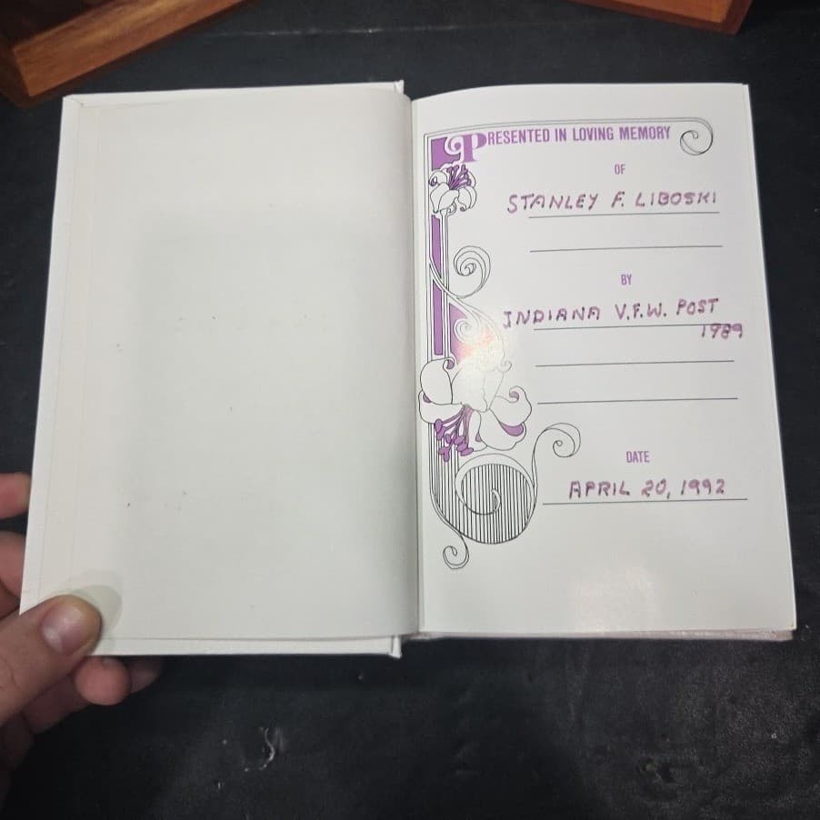 Vintage Memorial Edition Holy Bible Protestant KJV White Wood Display Case 1992 - Thumbnail 4