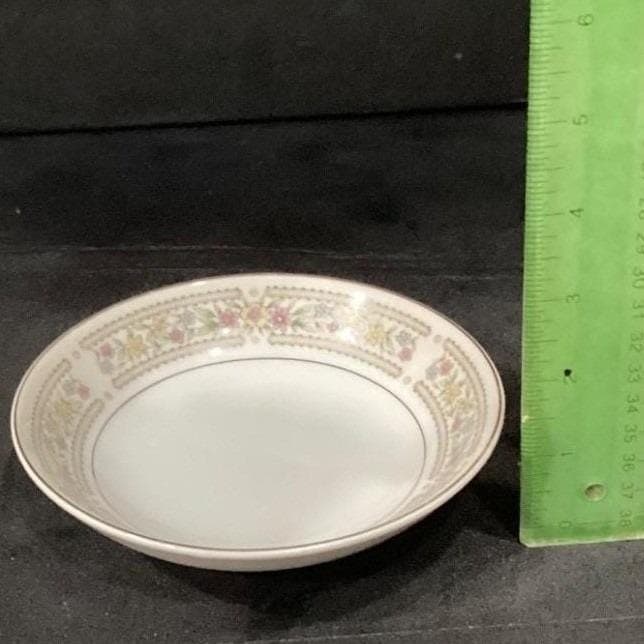 Crescent China "Chelsea" Berry Bowls, Set of 4, Vintage Porcelain Dinnerware - Thumbnail 3