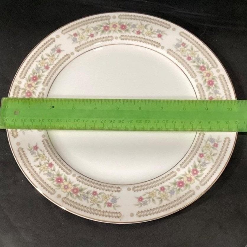 Crescent China "Chelsea" Dinner Plates, Set of 4, Vintage Porcelain Dinnerware - Thumbnail 2