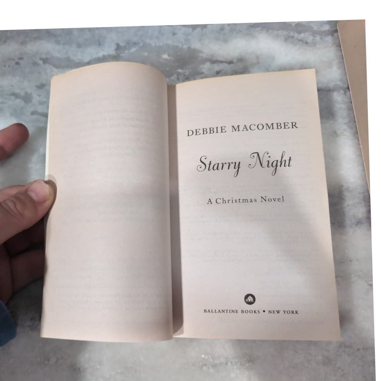 Debbie Macomber Book Lot: Starry Night Christmas & Starting Now Blossom Street - Thumbnail 6