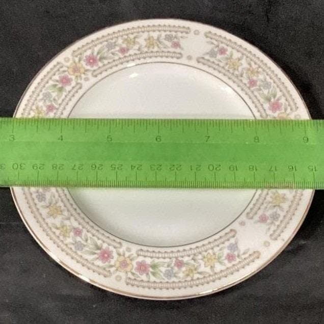 Crescent China "Chelsea" Bread Plates, Set of 4, Vintage Porcelain Dinnerware - Thumbnail 2